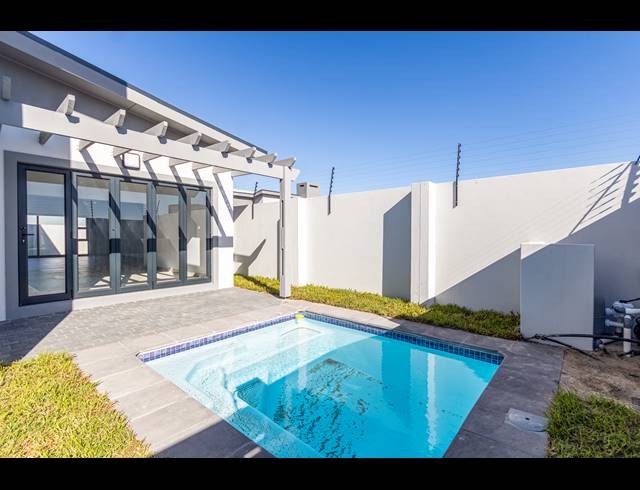 4 BEDROOM FREESTANDING FOR SALE IN SANDOWN
